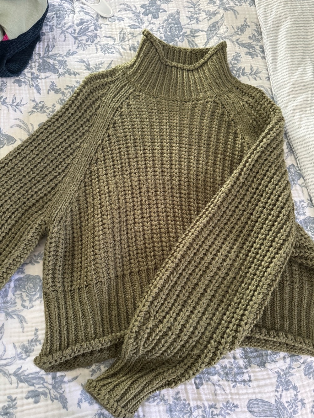 H&M Olive Green Chunky Turtleneck Sweater (medium) - Women's Knit Pullover